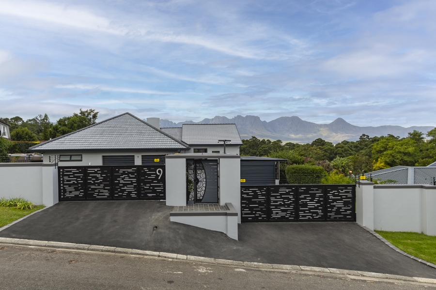 4 Bedroom Property for Sale in Helderrand Western Cape